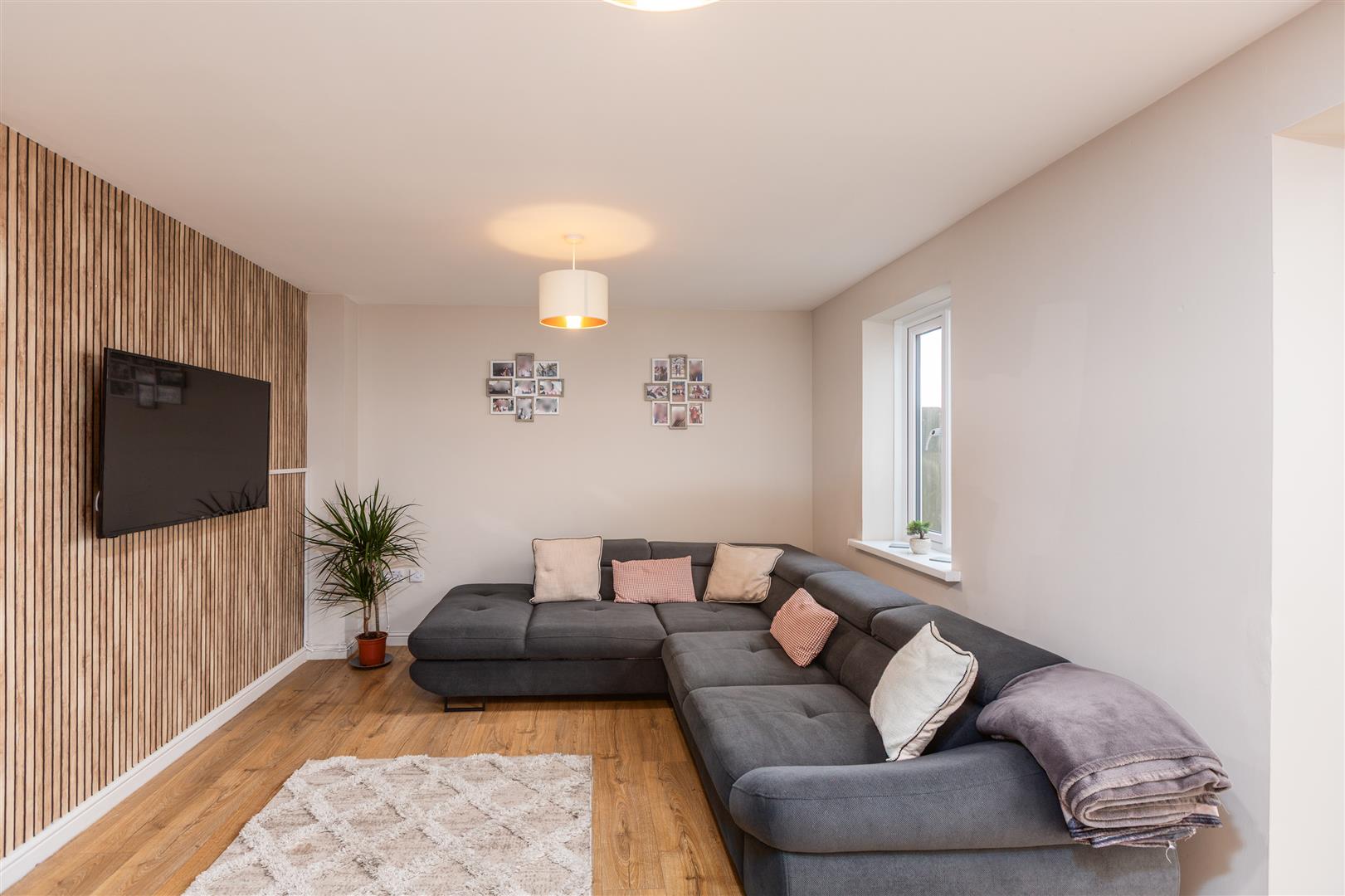 Ffordd Y Gamlas, Bynea, Llanelli, SA14 9AY